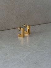 Load image into Gallery viewer, Calla Earrings
