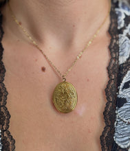 Load image into Gallery viewer, Oval Locket Necklace
