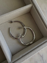 Load image into Gallery viewer, Carmen Wavy Hoops
