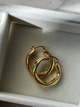 Load image into Gallery viewer, Daphne Modern Hoops
