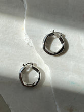 Load image into Gallery viewer, Daphne Modern Hoops
