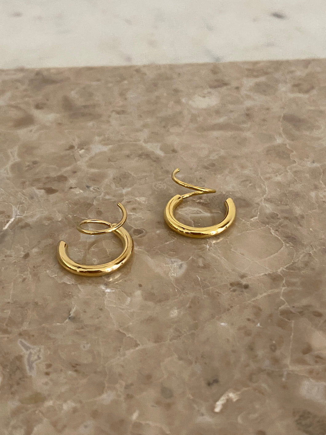 Double twist hoops